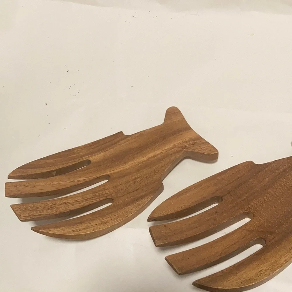 FINAL MARKDOWN Helping hands salad tongs